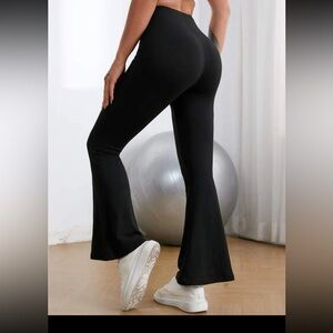 Flare yoga sports pants.